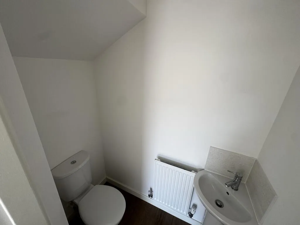 Canons Close, Priors Hall, NN17, photo 4