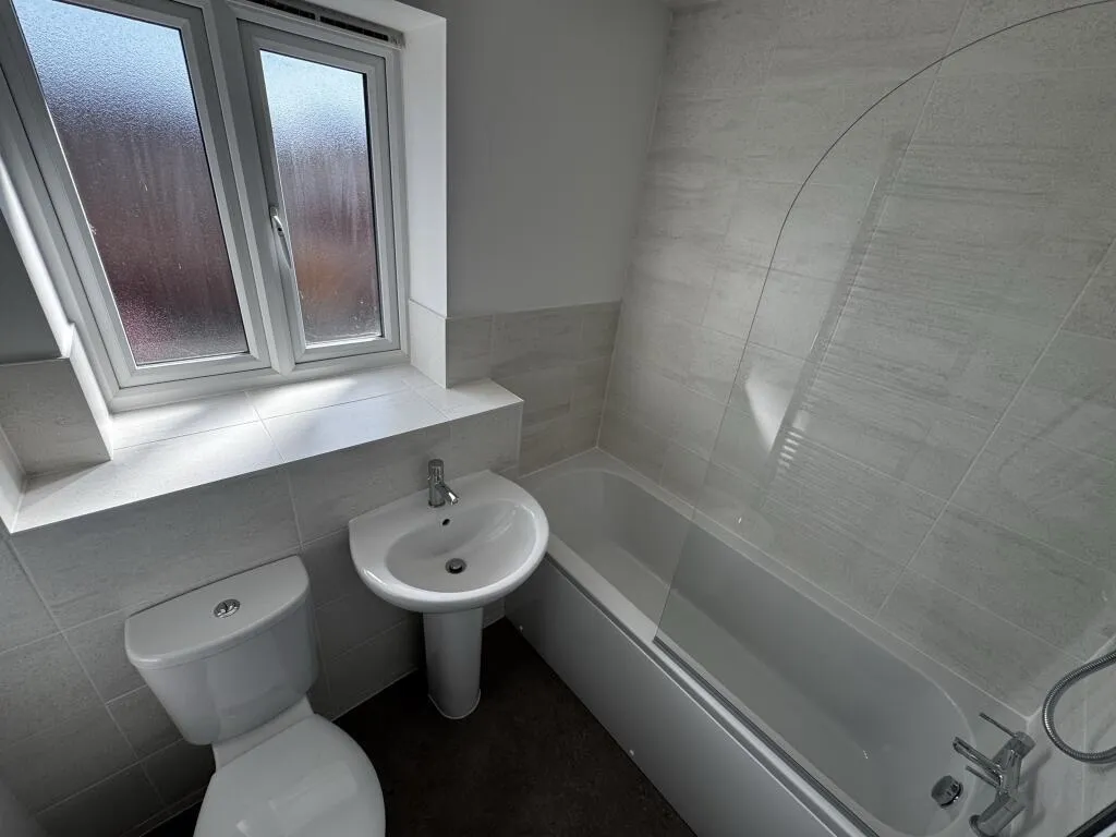 Canons Close, Priors Hall, NN17, photo 9