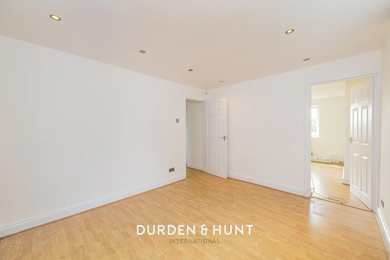 Longswood Gardens, Barkingside, IG5, photo 9