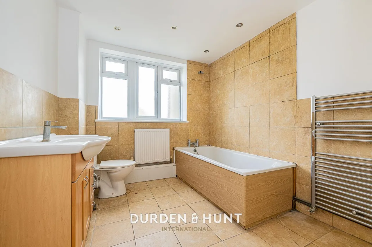 Longswood Gardens, Barkingside, IG5, photo 12