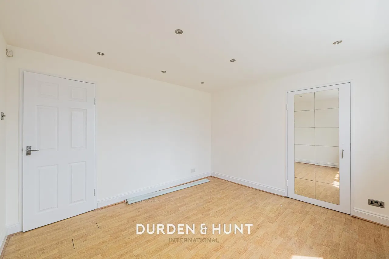 Longswood Gardens, Barkingside, IG5, photo 11
