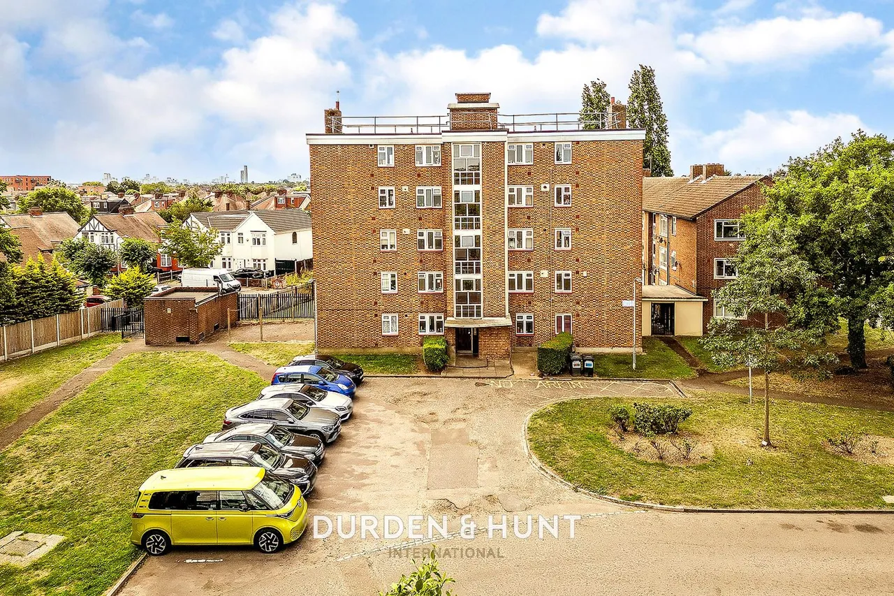 Longswood Gardens, Barkingside, IG5, photo 14