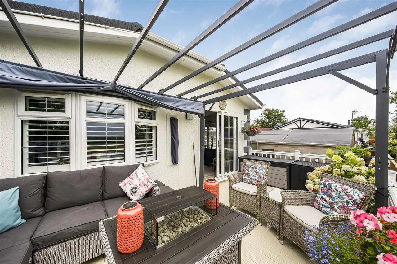 Lakeview park, Crouch Lane, Winkfield, Windsor, Berkshire, SL4 4SB, photo 15