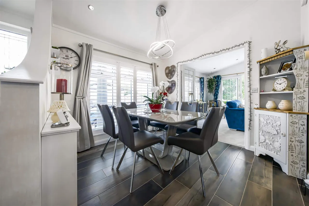 Lakeview park, Crouch Lane, Winkfield, Windsor, Berkshire, SL4 4SB, photo 6