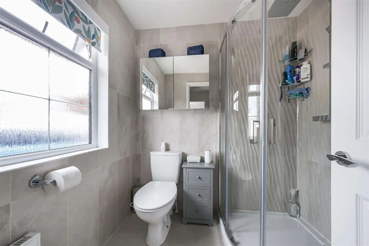 Lakeview park, Crouch Lane, Winkfield, Windsor, Berkshire, SL4 4SB, photo 13