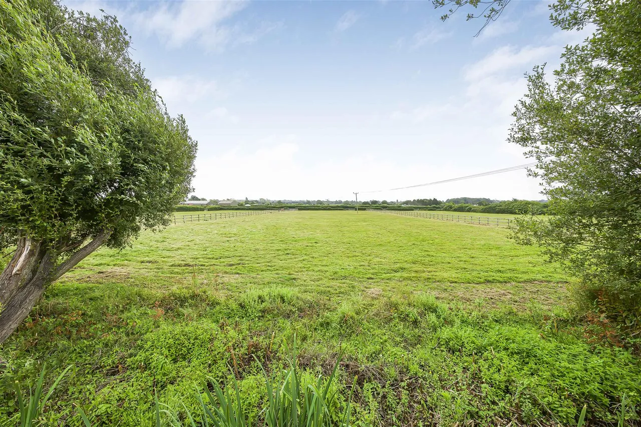 Lakeview park, Crouch Lane, Winkfield, Windsor, Berkshire, SL4 4SB, photo 17