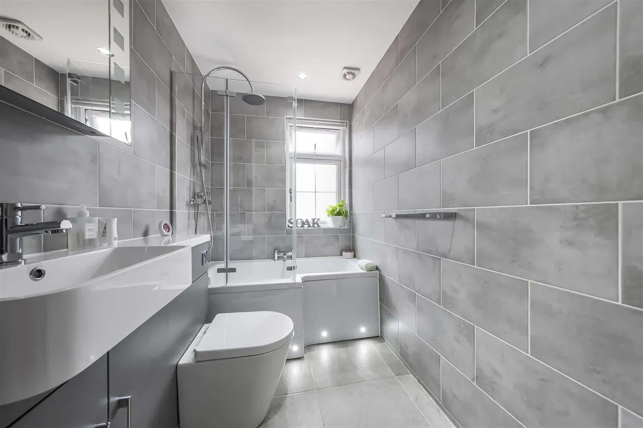 Lakeview park, Crouch Lane, Winkfield, Windsor, Berkshire, SL4 4SB, photo 12