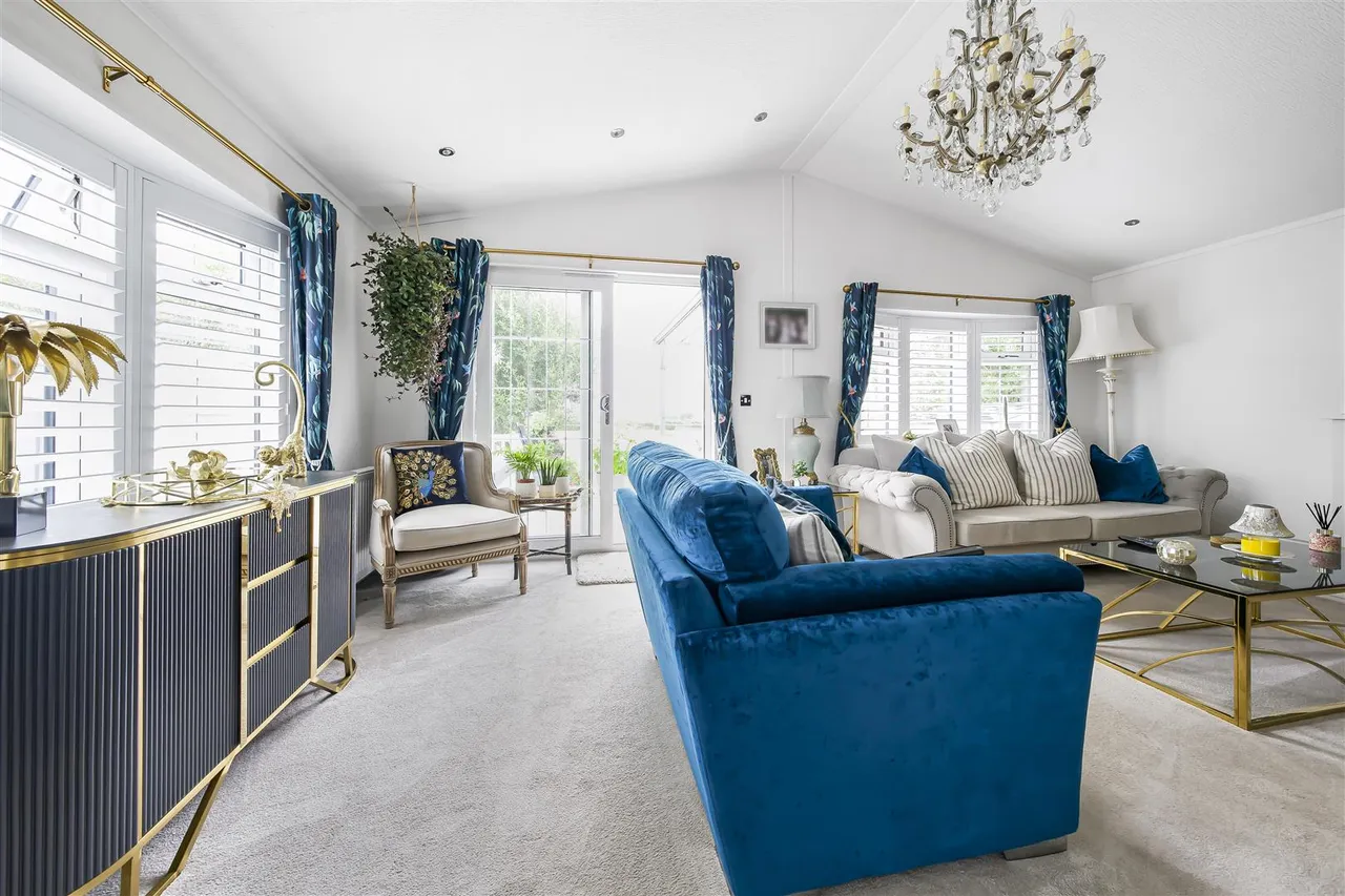 Lakeview park, Crouch Lane, Winkfield, Windsor, Berkshire, SL4 4SB, photo 8