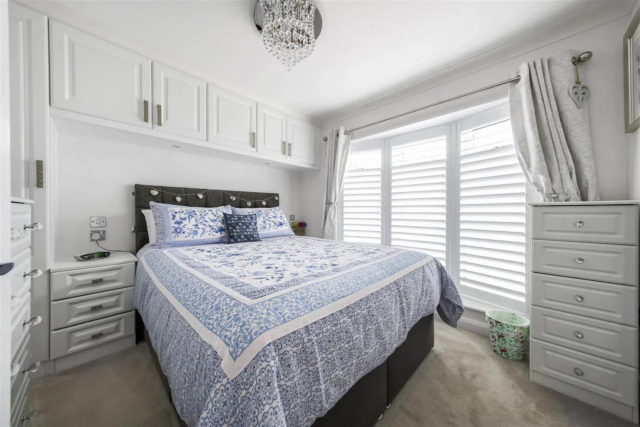 Lakeview park, Crouch Lane, Winkfield, Windsor, Berkshire, SL4 4SB, photo 9