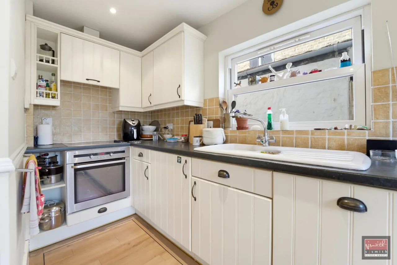 Manor Road, Ashford, TW15, photo 24