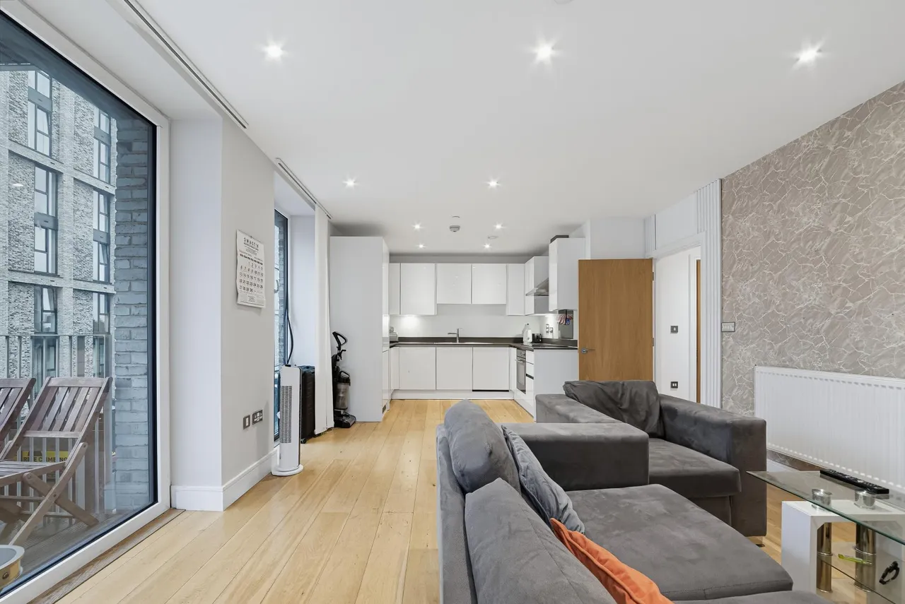 Caxton Street, London, E16, photo 3