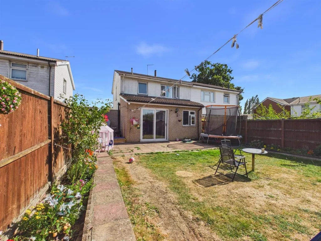 Russell Avenue, Southcourt, photo 7