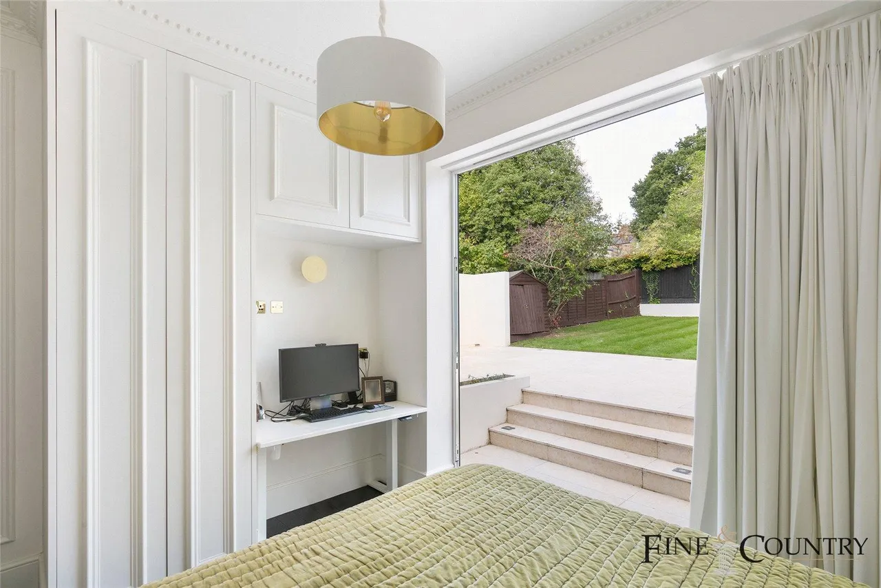 Fortune Green Road, London, photo 14