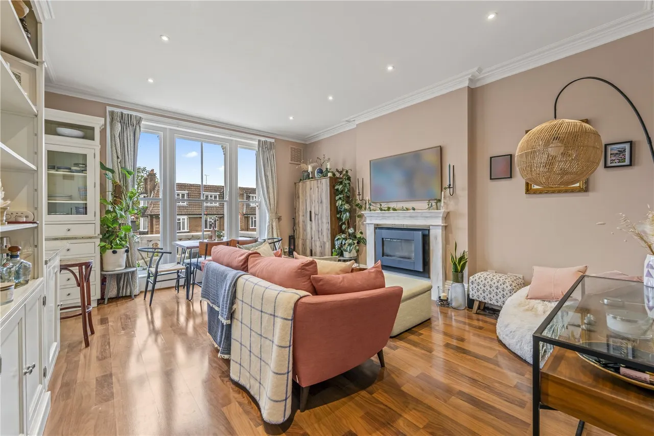 1 bed flat for sale, The Barons, St Margarets, TW1