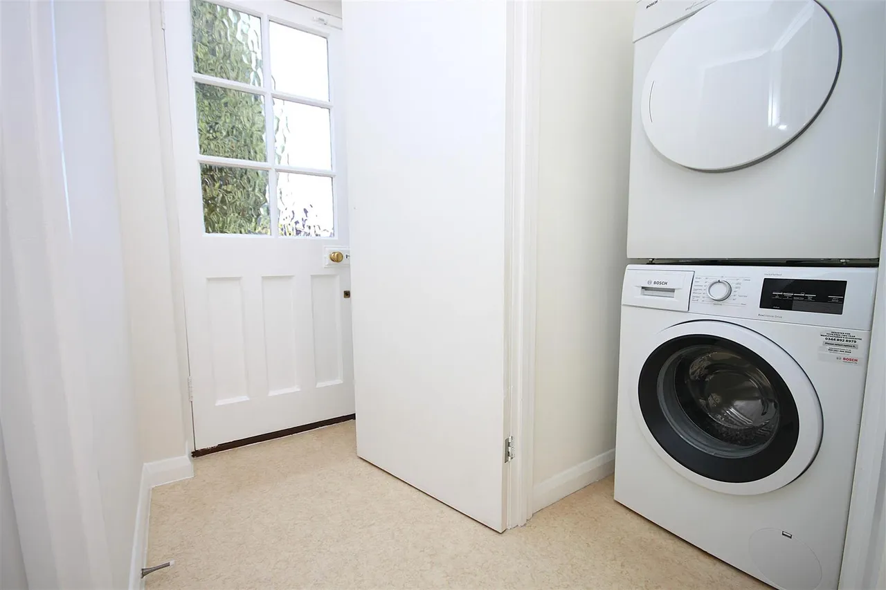 Quennell Close, Ashtead, KT21, photo 11