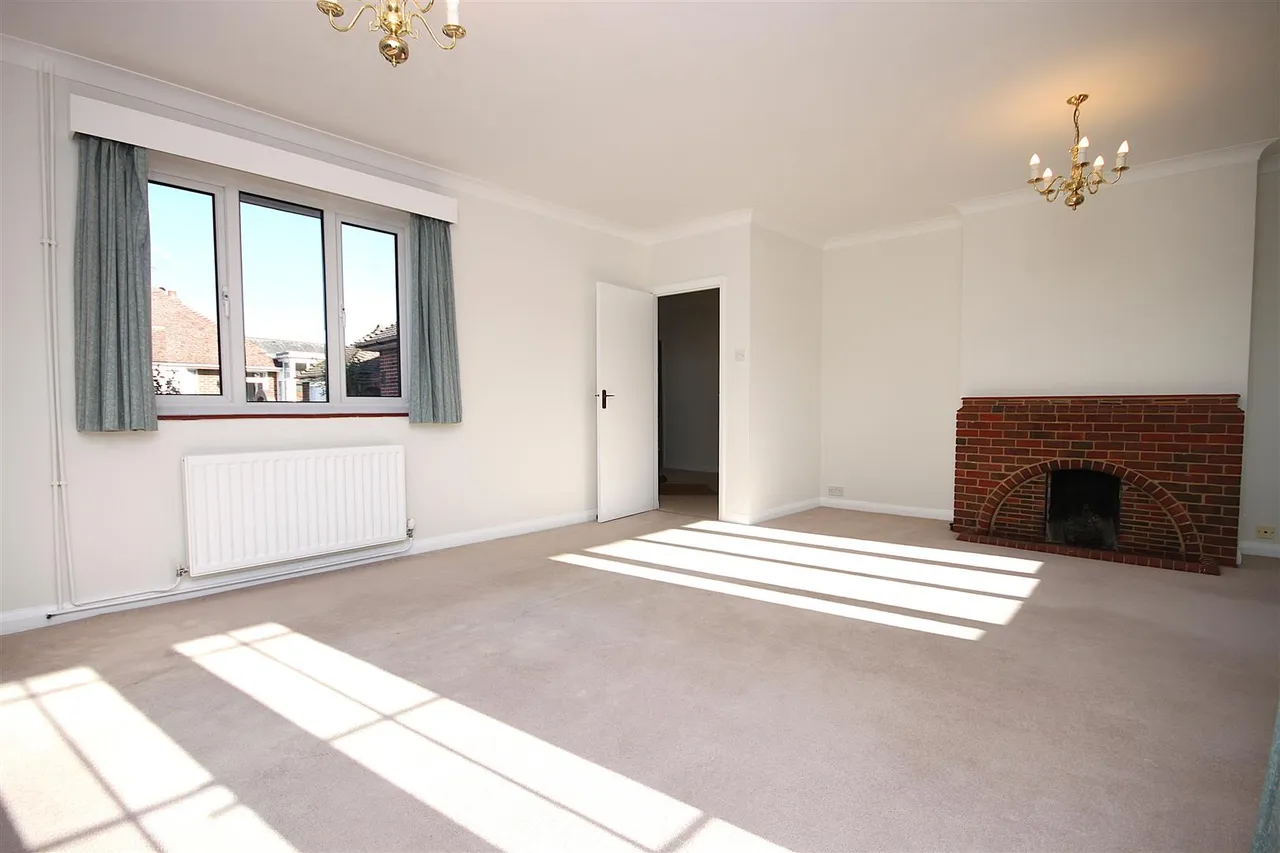 Quennell Close, Ashtead, KT21, photo 6