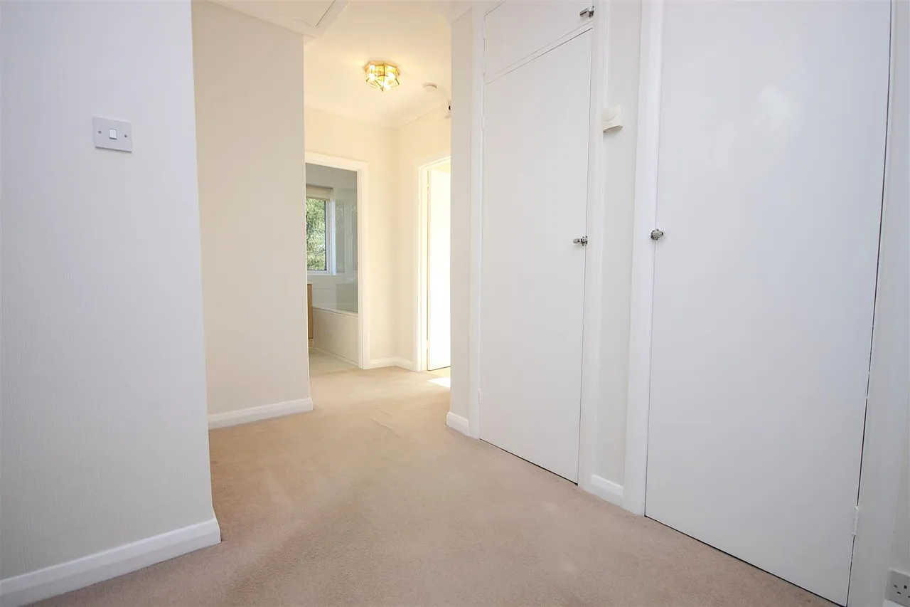 Quennell Close, Ashtead, KT21, photo 8