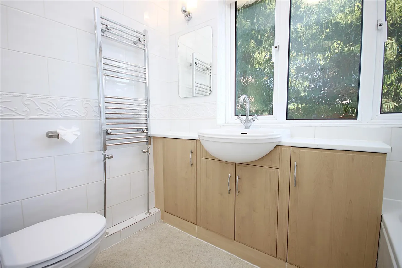 Quennell Close, Ashtead, KT21, photo 16