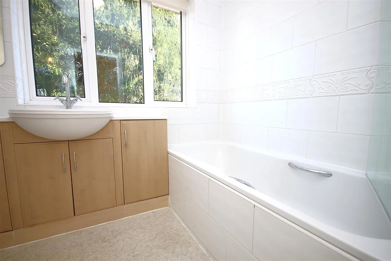 Quennell Close, Ashtead, KT21, photo 17