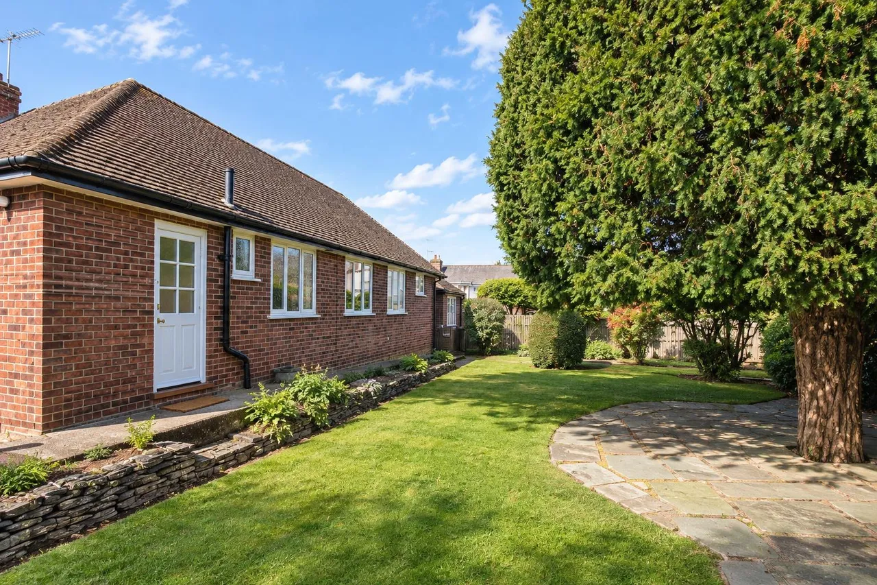Quennell Close, Ashtead, KT21, photo 13
