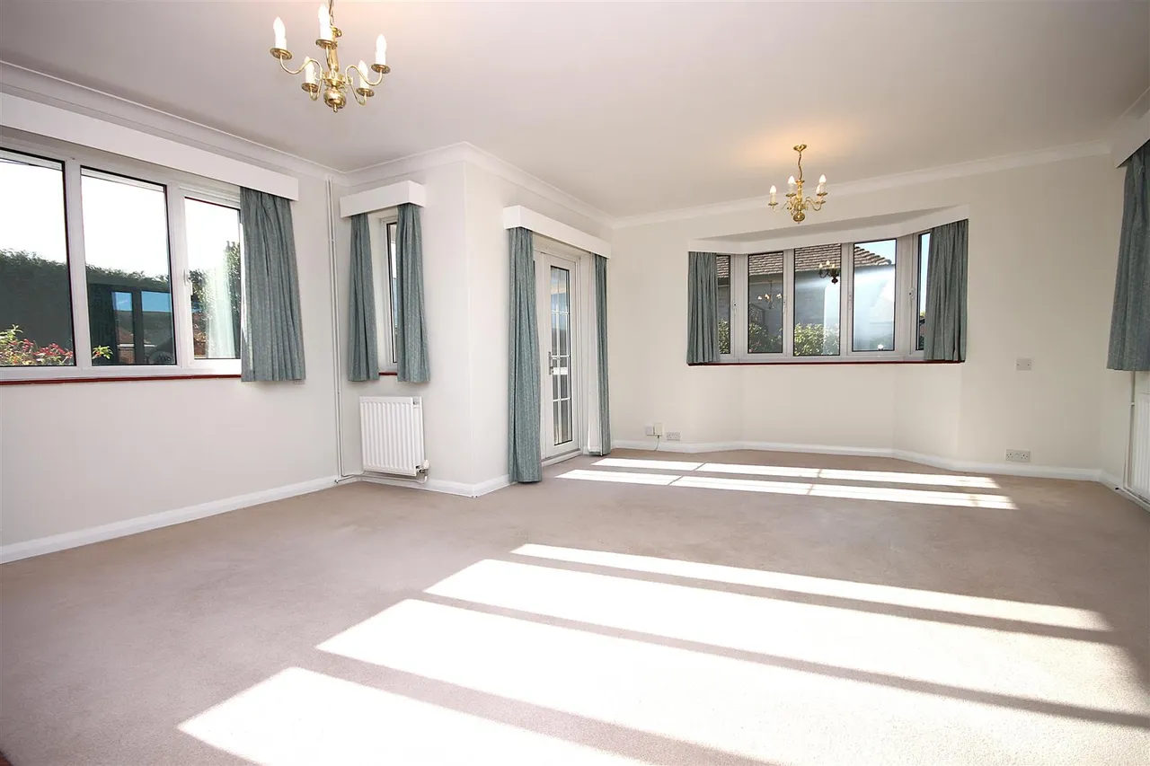 Quennell Close, Ashtead, KT21, photo 2