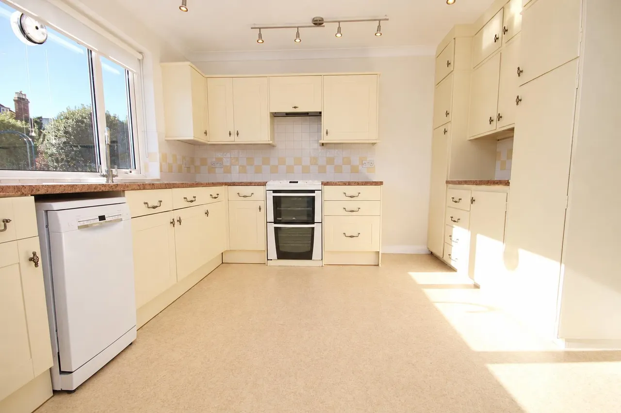 Quennell Close, Ashtead, KT21, photo 4
