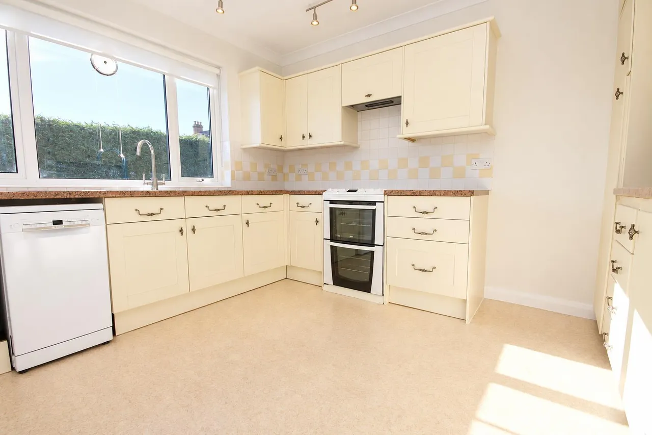 Quennell Close, Ashtead, KT21, photo 9
