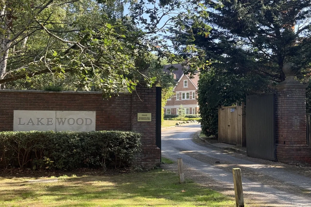 Portsmouth Road, Esher, KT10, photo 11