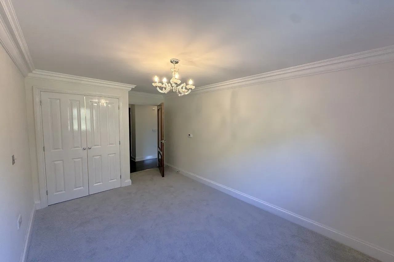 Portsmouth Road, Esher, KT10, photo 7