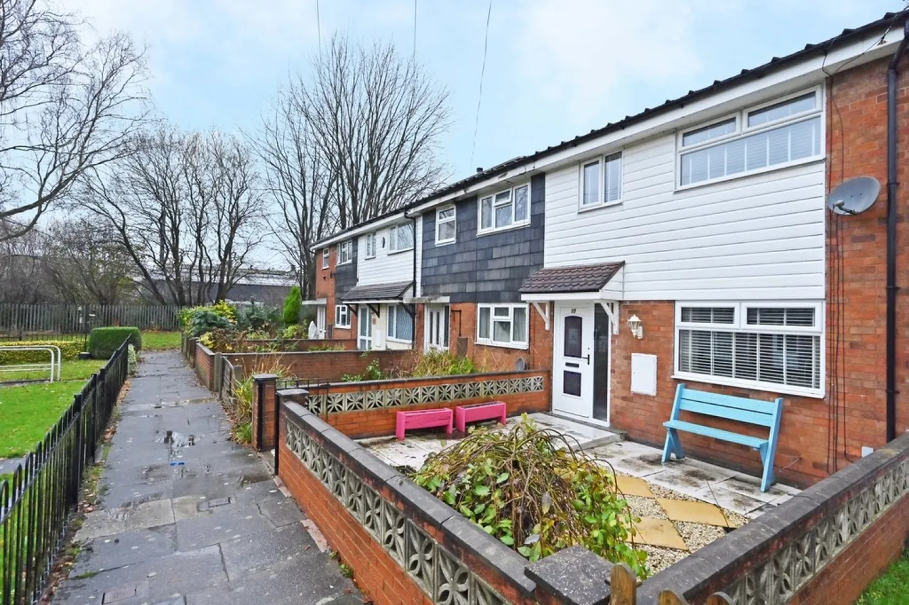 3 bed house for sale — Royston Walk , Longton , Stoke-On-Trent