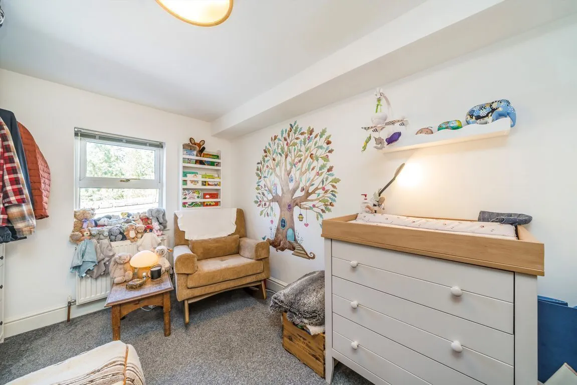 Avenue Road, W3, photo 8