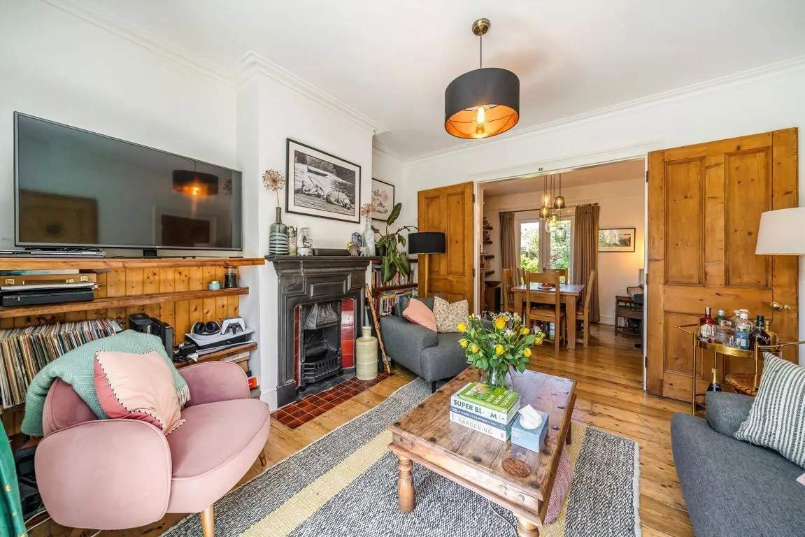Avenue Road, W3, photo 5