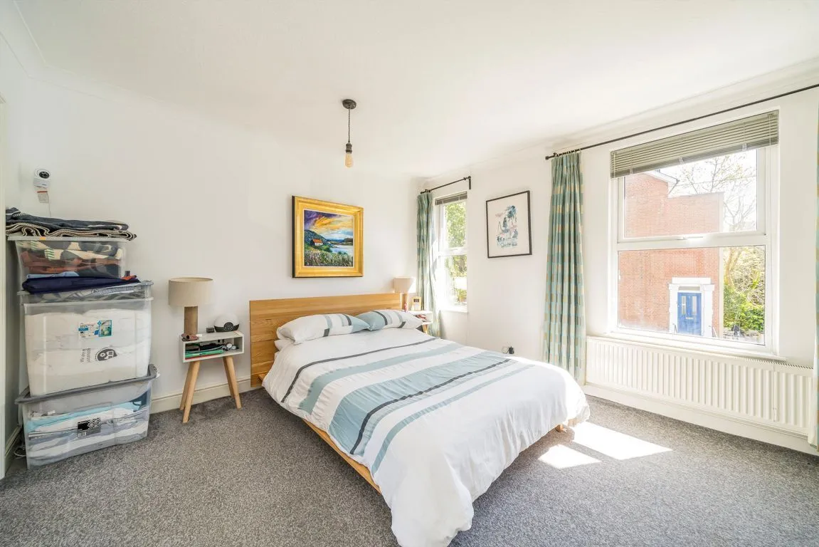 Avenue Road, W3, photo 6