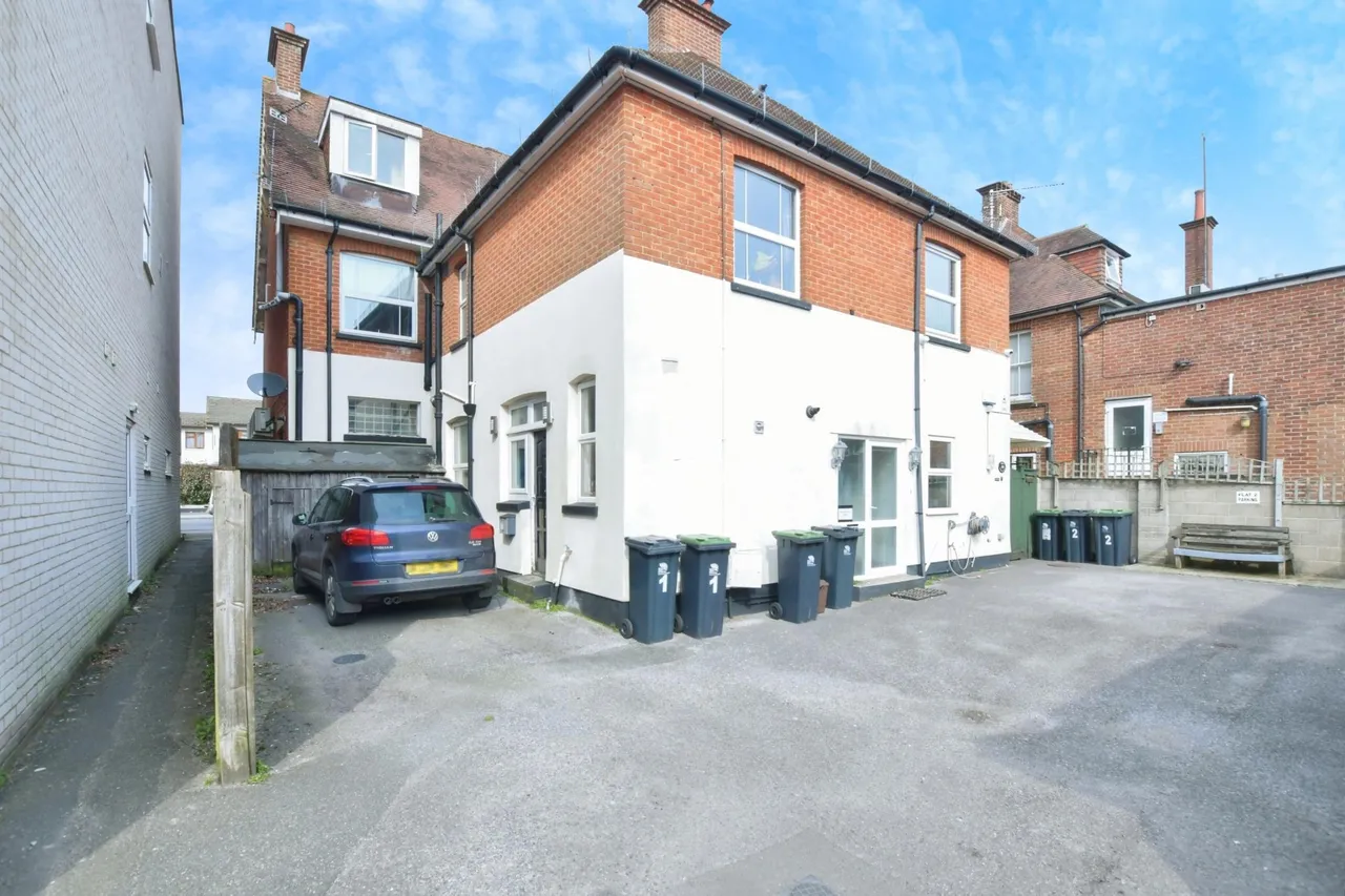 Ringwood Road, Ferndown, BH22, photo 3