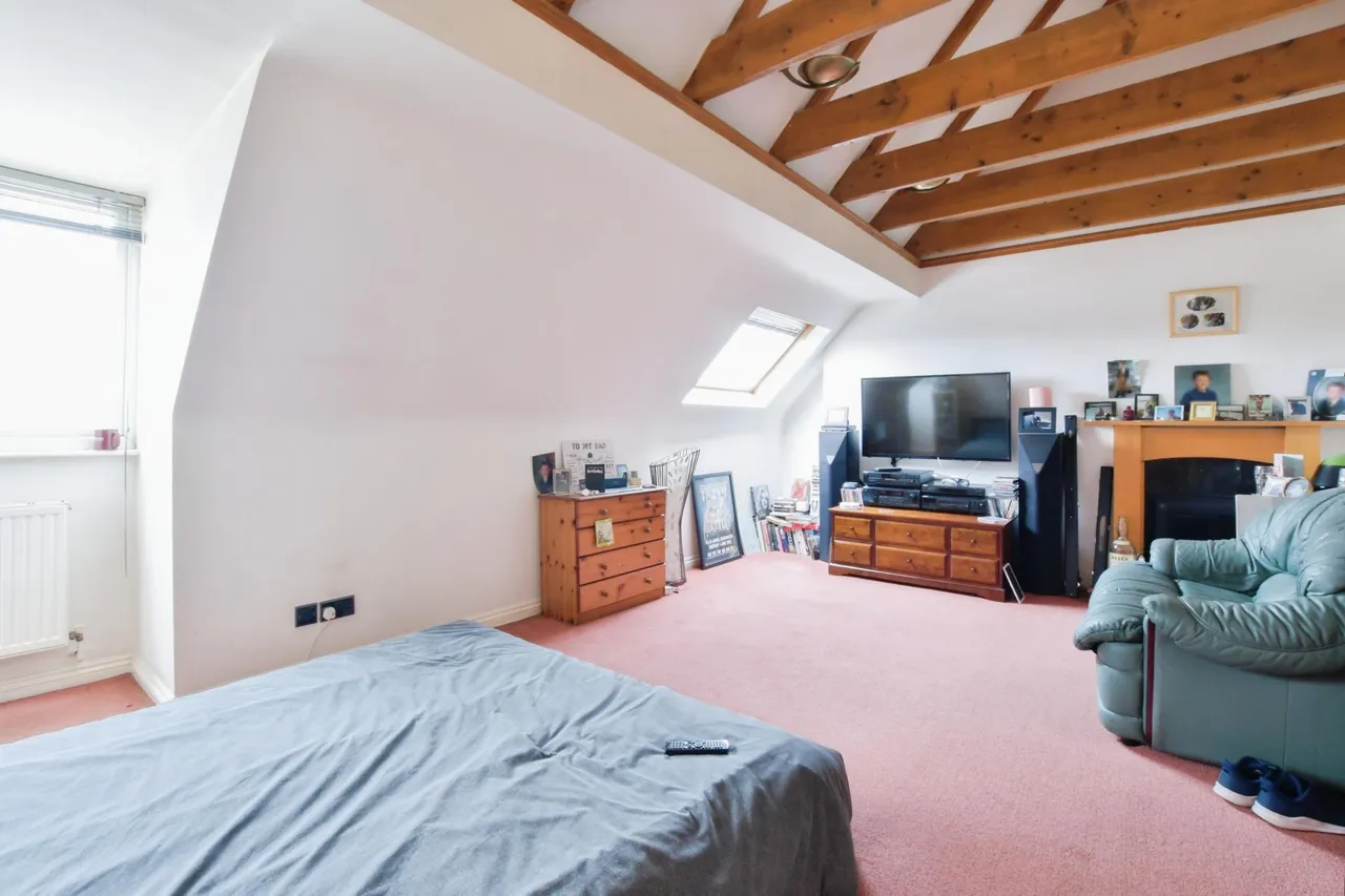 4 bed flat for sale, Ringwood Road, Ferndown, BH22