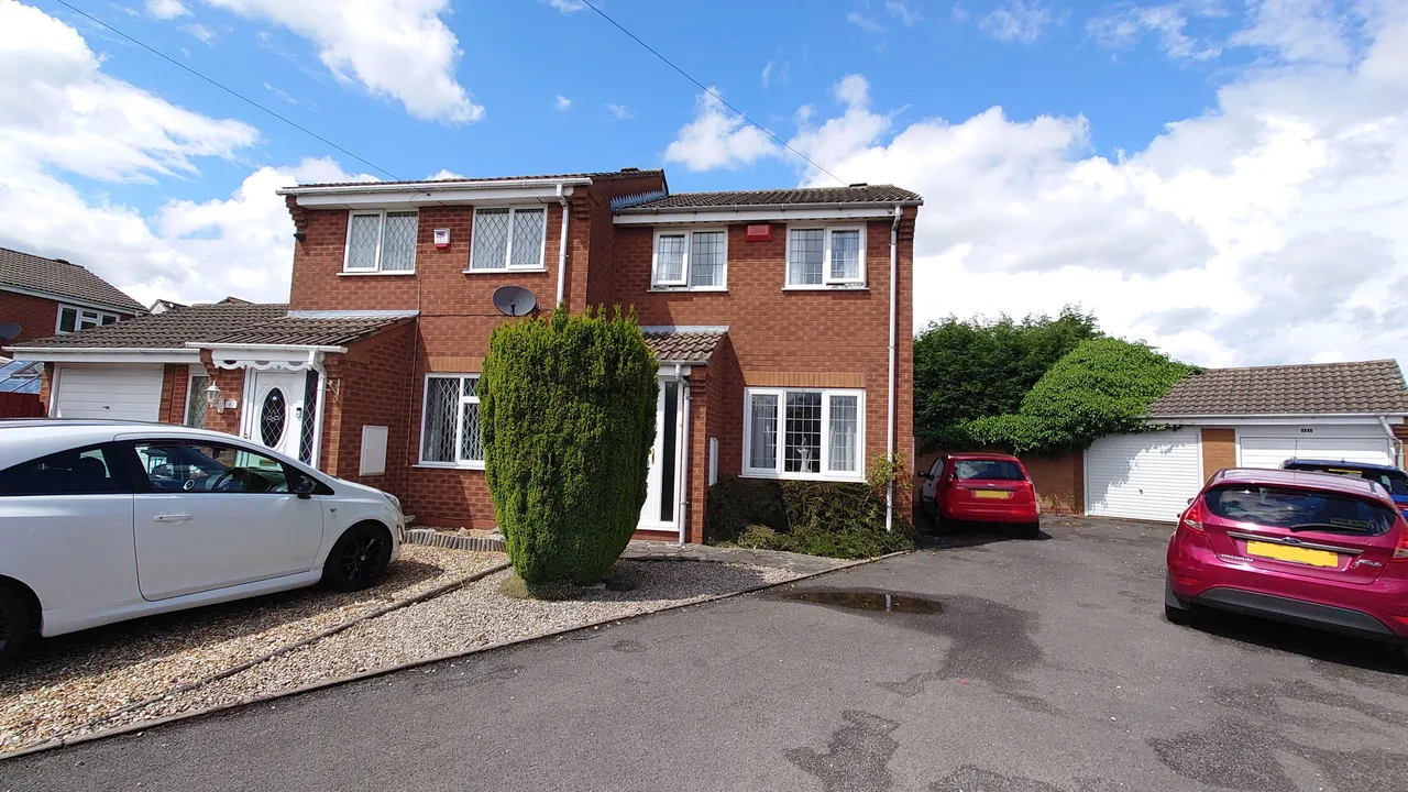 2 bed house to rent, Fellbrook Close, B33