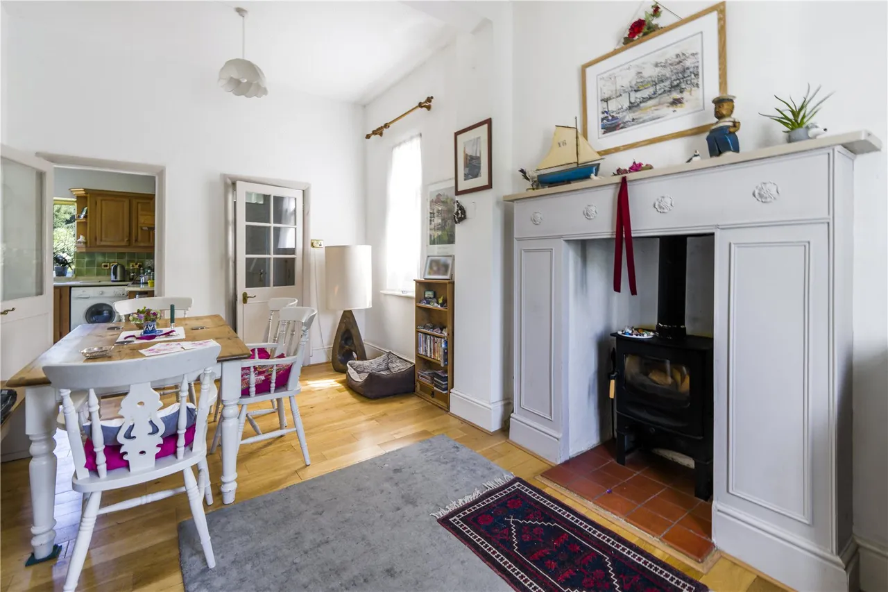 Uxbridge Road, Hampton Hill, TW12 1AY, photo 9