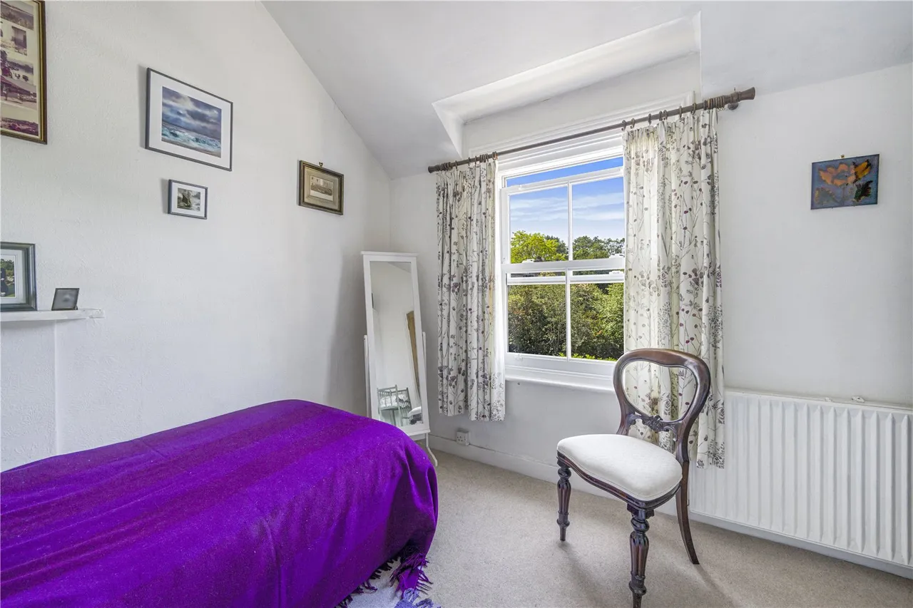 Uxbridge Road, Hampton Hill, TW12 1AY, photo 13