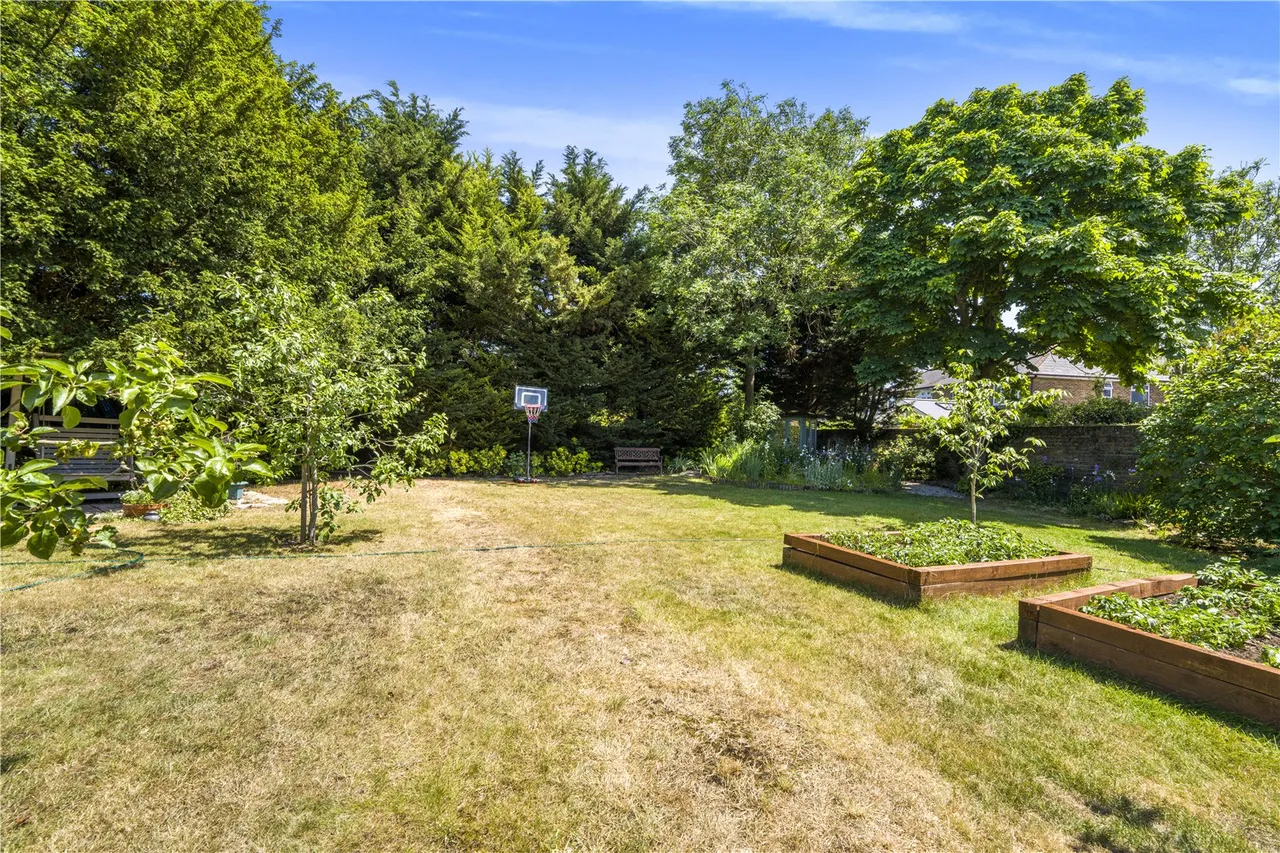 Uxbridge Road, Hampton Hill, TW12 1AY, photo 17
