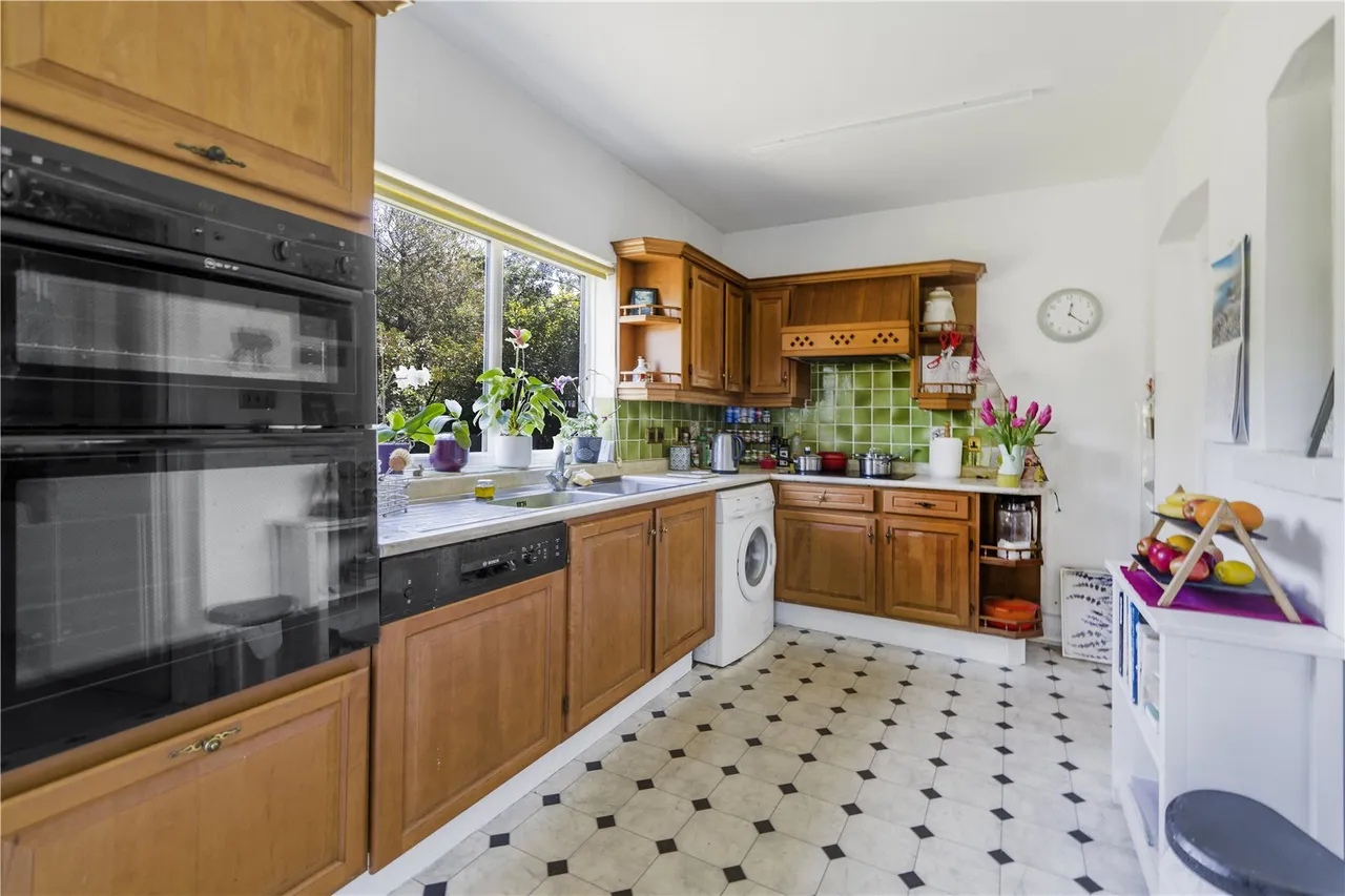 Uxbridge Road, Hampton Hill, TW12 1AY, photo 7