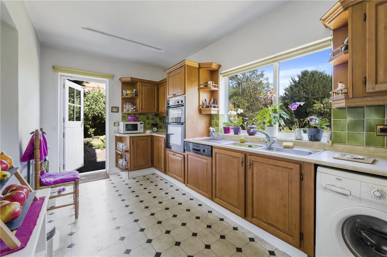 Uxbridge Road, Hampton Hill, TW12 1AY, photo 6