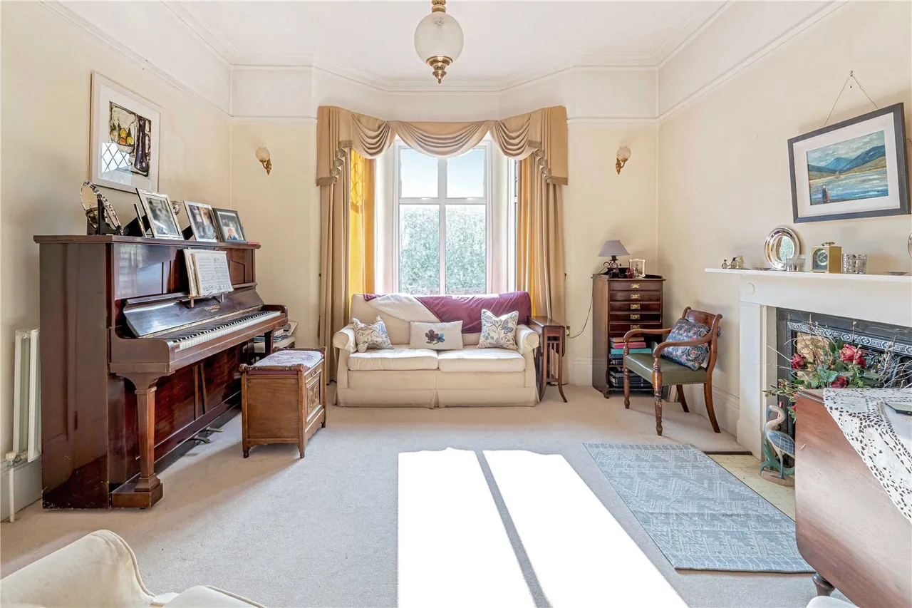 Uxbridge Road, Hampton Hill, TW12 1AY, photo 5
