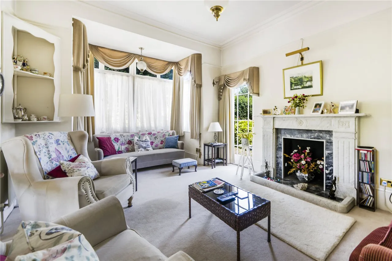 Uxbridge Road, Hampton Hill, TW12 1AY, photo 3