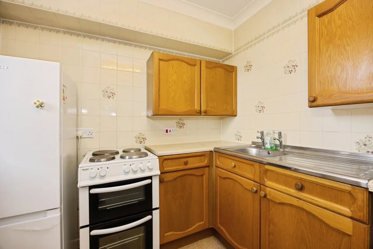 Burpham Lane, Guildford, GU4, photo 2