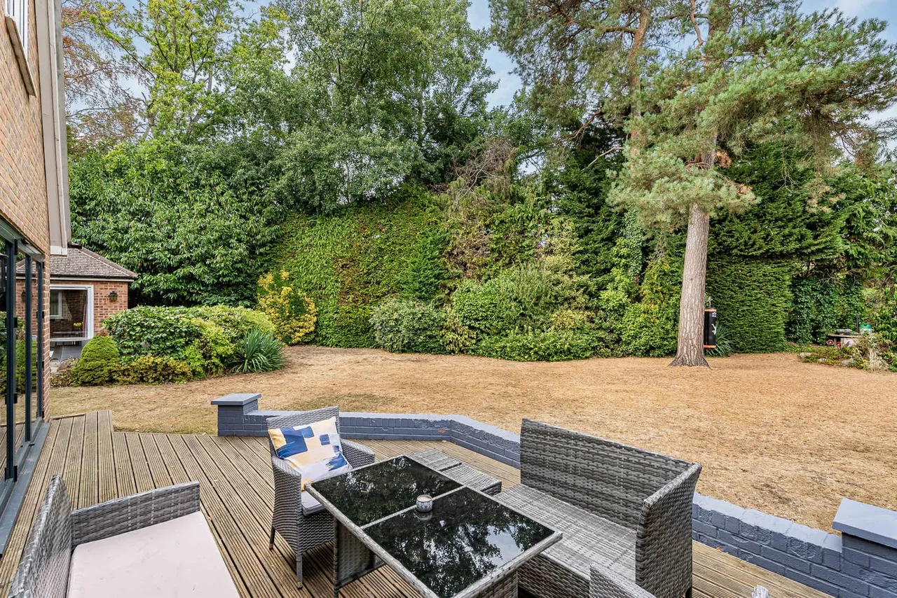 Briar Close, West Byfleet, KT14, photo 9