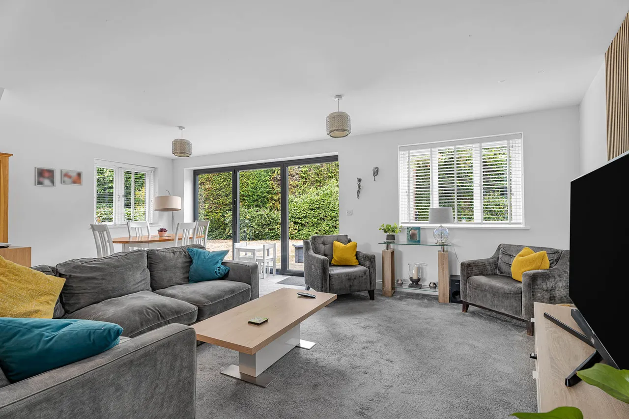 Briar Close, West Byfleet, KT14, photo 3