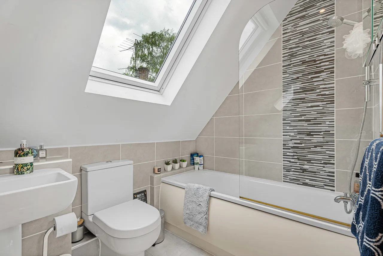 Briar Close, West Byfleet, KT14, photo 25