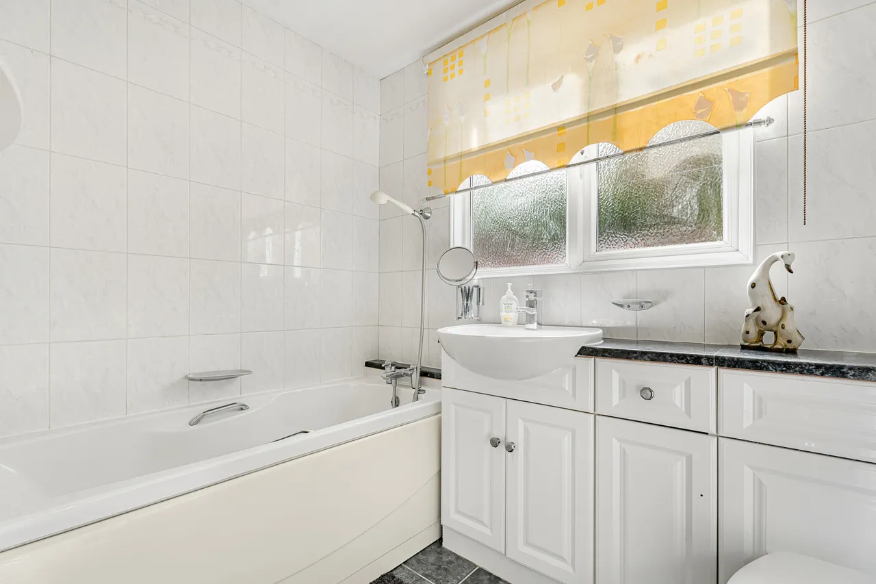 Briar Close, West Byfleet, KT14, photo 26