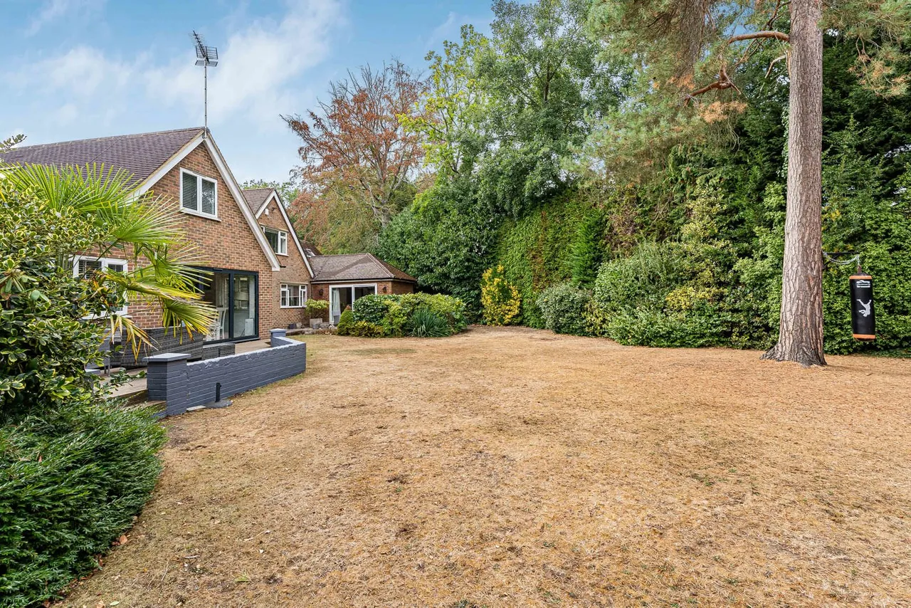 Briar Close, West Byfleet, KT14, photo 10