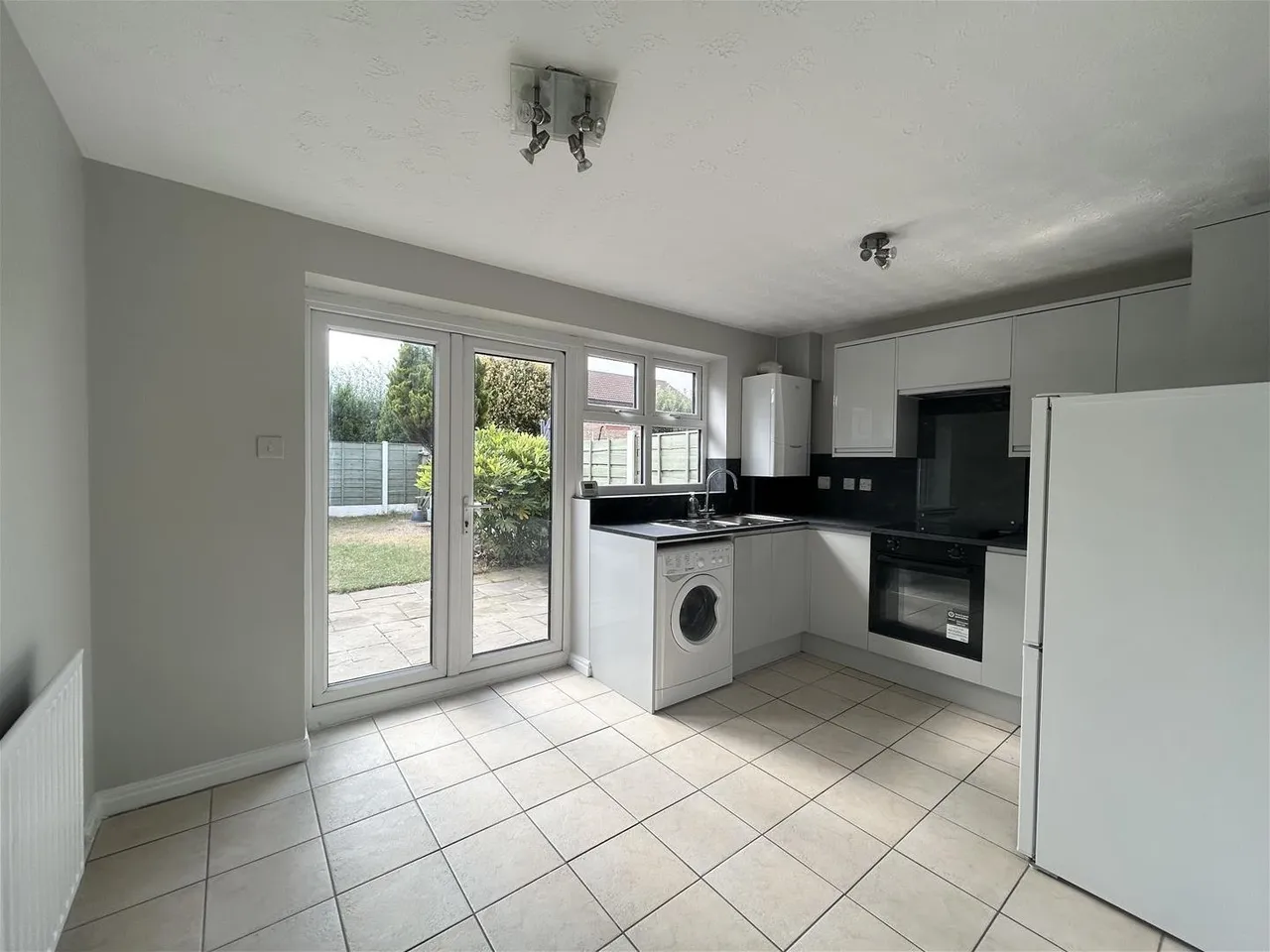 Lavender Close, Manchester M23 9SH, photo 2